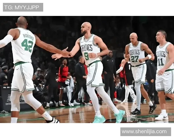 塔图姆赛后采访幽默金句引爆全场笑声现场气氛轻松愉快